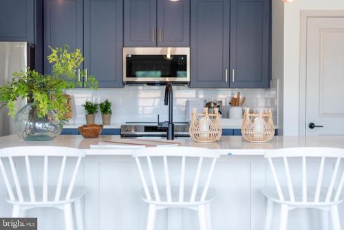 722 Iron Forge Rd, FREDERICK, MD, 21702-1688 | Card Image