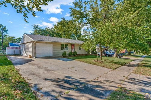 3129 Sw Grand Ct, Topeka, KS, 66614-3913 | Card Image
