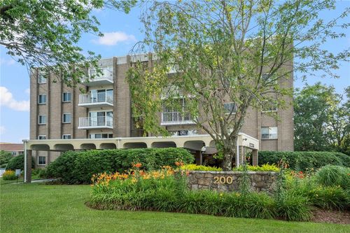 402-200 Hoffman Ave, Cranston, RI, 02920-4575 | Card Image