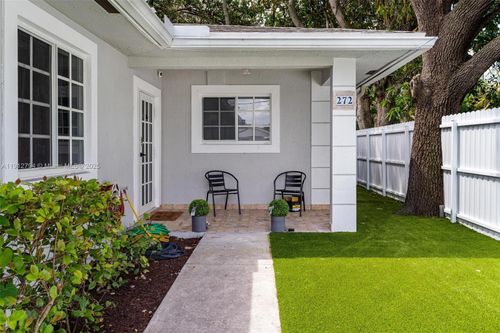 270 Nw 53rd St, Miami, FL, 33127-1944 | Card Image