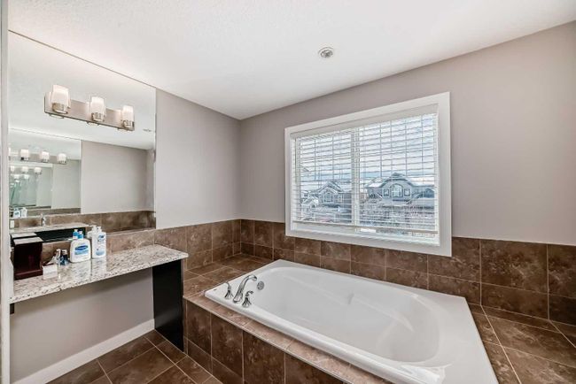 18 Rockford Road Nw, Home with 4 bedrooms, 3 bathrooms and 4 parking in Calgary AB | Image 32