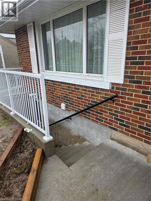 22 Montrose Ave, Kitchener, ON, N2M1Y2 | Card Image