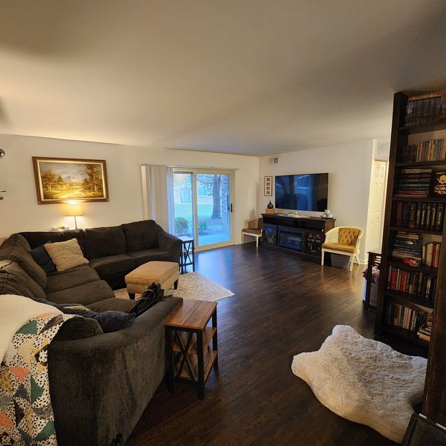 APT-113 - 675 Grove Dr, Condo with 2 bedrooms, 2 bathrooms and 2 parking in Elk Grove Village IL | Image 5
