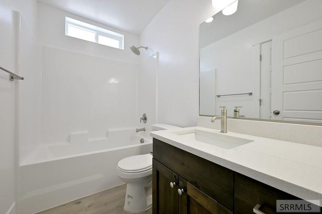 Bathroom 2 | Image 10