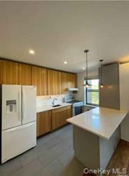 apt-c43-102 65th Ave, Forest Hills, NY, 11375-1711 | Card Image