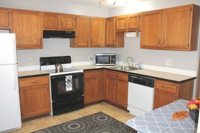 APT-3B - 181 Hicks Street, Condo with 2 bedrooms, 1 bathrooms and 2 parking in Meriden CT | Image 3