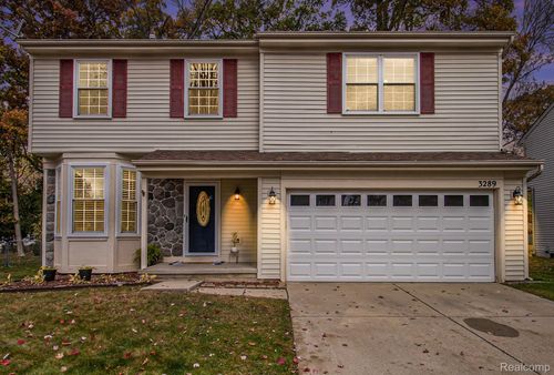 3289 Hilltop Dr, Holly, MI, 48442-1910 | Card Image