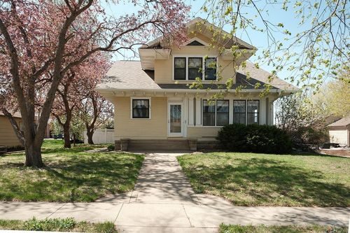 237 2nd Ave Ne, Sioux Center, IA, 51250-1701 | Card Image