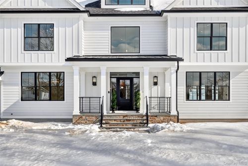 43 Hilltop Ln, Thornwood, NY, 10594-1817 | Card Image