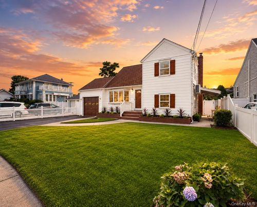 984 Hayes St, Baldwin, NY, 11510-4836 | Card Image