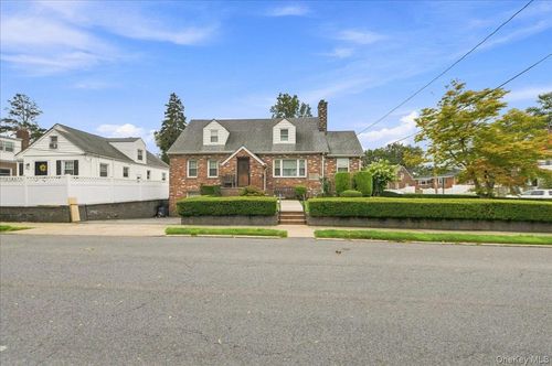 4 Holly St, Yonkers, NY, 10704-2814 | Card Image