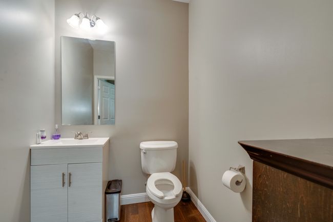Upstairs bathroom | Image 10