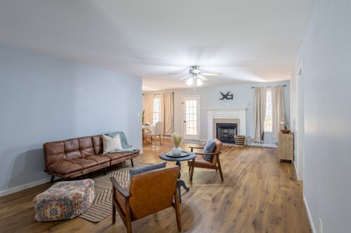 356 Andrew Dr, Clarksville, TN, 37042-5151 | Card Image