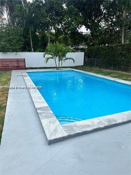 280 Ne 169th St, North Miami Beach, FL, 33162-2328 | Card Image