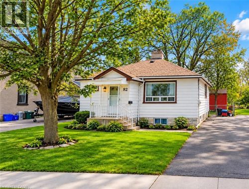 82 Norfolk Ave, Cambridge, ON, N1R3T9 | Card Image