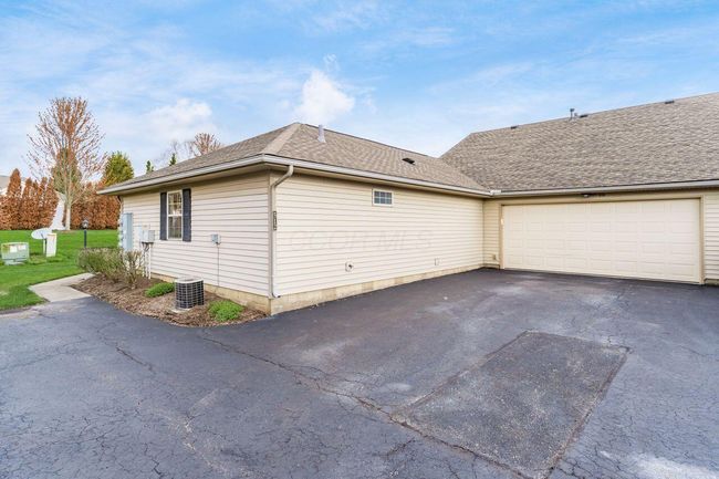 512 Richmond Dr, Condo with 3 bedrooms, 2 bathrooms and null parking in Pataskala OH | Image 5