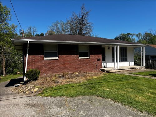560 Sells Ln, Greensburg, PA, 15601-4459 | Card Image