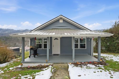 327 Highland St, Gate City, VA, 24251-2800 | Card Image