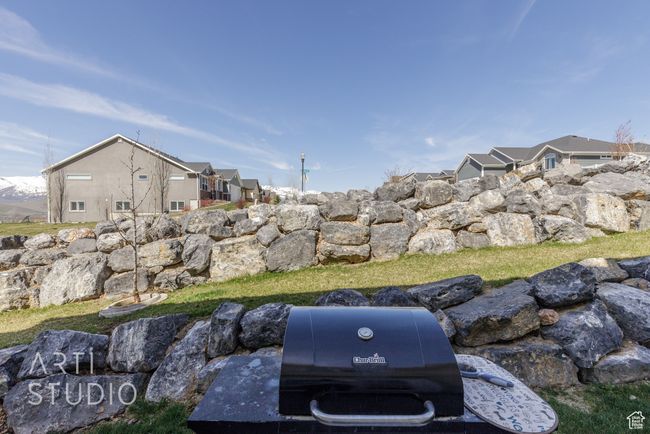 View of yard featuring a residential view | Image 24