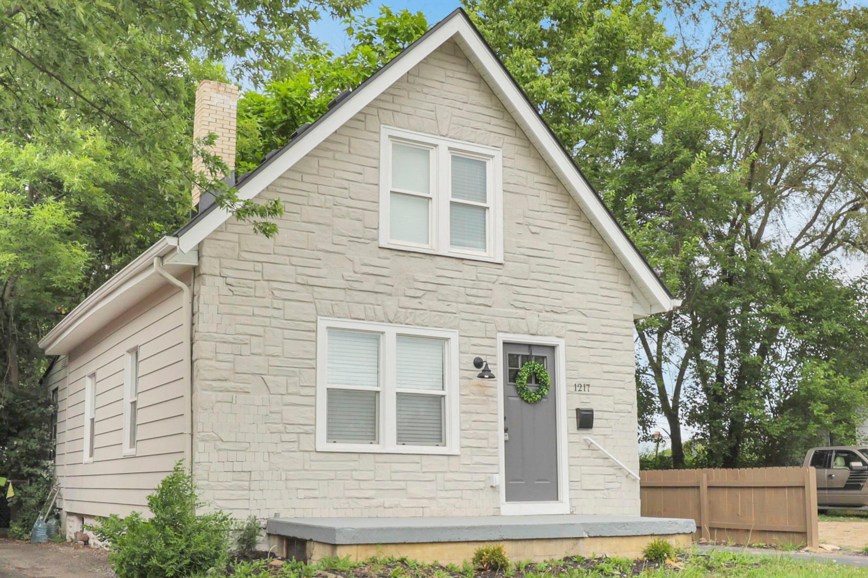 Fairwood Ave, Columbus, OH 43206