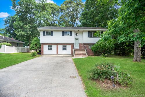 39 Wolfhollow Rd, Centereach, NY, 11720-4132 | Card Image