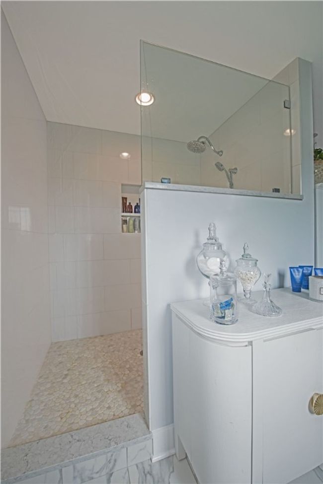 Master Bath Doorless Shower | Image 23