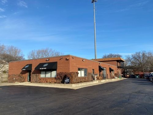 100 N Skokie Hwy, Lake Bluff, IL, 60044-1790 | Card Image