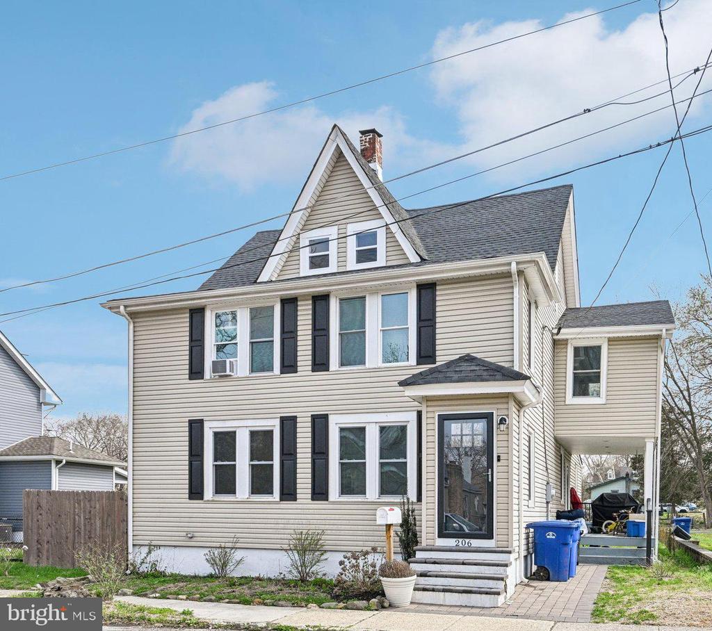Residential in MOUNT HOLLY 3