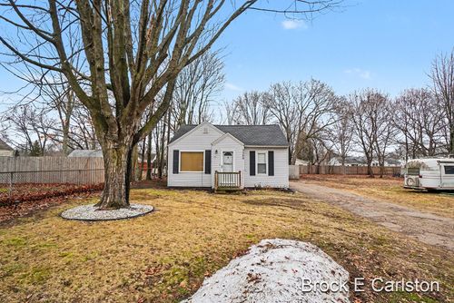 2280 Norman Ave, Norton Shores, MI, 49441-3338 | Card Image