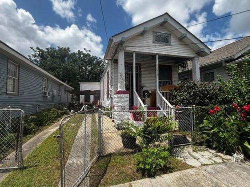 2122 Onzaga St, New Orleans, LA, 70119-2645 | Card Image