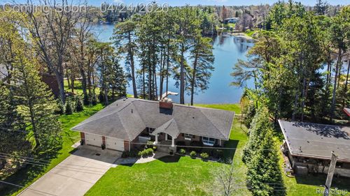 1085 Abseguami Trl, Lake Orion, MI, 48362-1407 | Card Image