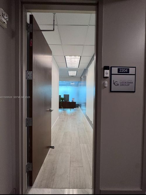 ste-2204-175 Sw 7th St, MIAMI, FL, 33130-2963 | Card Image