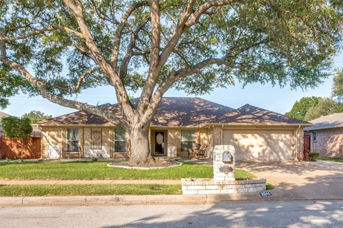 2041 Parkridge Dr, Hurst, TX, 76054-3065 | Card Image