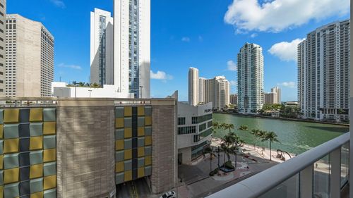 l-832-300 S Biscayne Blvd, Miami, FL, 33131-5312 | Card Image