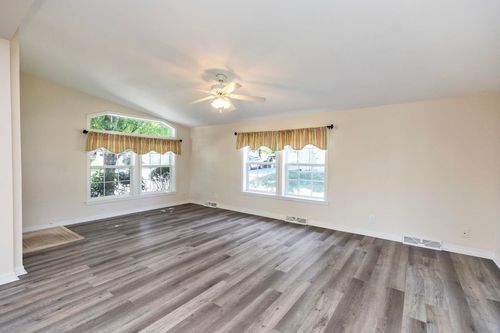 24 Stagecoach Way, Manchester, NH, 03104-5793 | Card Image