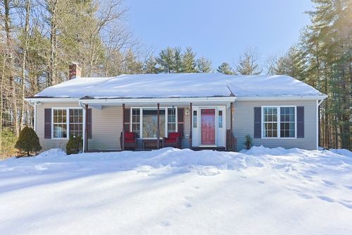 8 Wallis St, Douglas, MA, 01516-2227 | Card Image