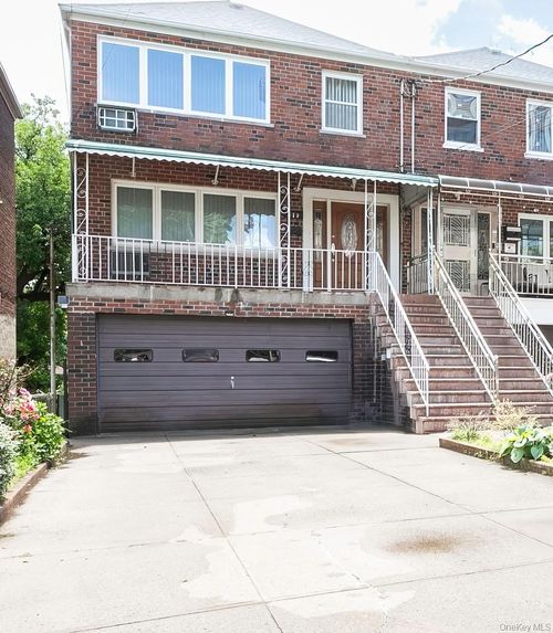 810 Neill Avenue, New York, NY, 10462 | Card Image