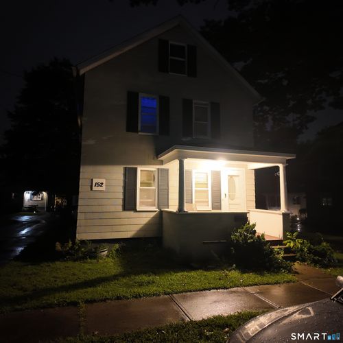 152 Grove St, Windsor Locks, CT, 06096-1826 | Card Image
