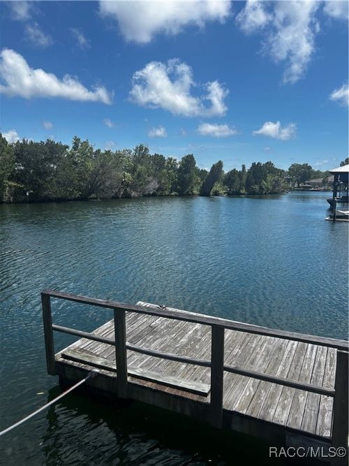 11 Se Kings Bay Dr, Crystal River, FL, 34429-4724 | Card Image