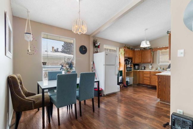 11 Selkirk Boulevard, Home with 4 bedrooms, 2 bathrooms and 4 parking in Red Deer AB | Image 6
