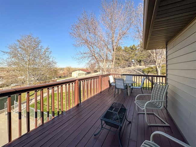 Wrap-around deck | Image 51