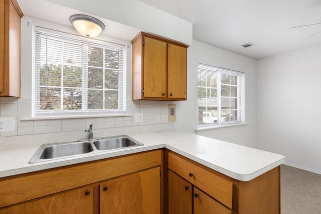 N2 - 8160 Crestview Dr, Condo with 1 bedrooms, 1 bathrooms and null parking in Sterling Heights MI | Image 5