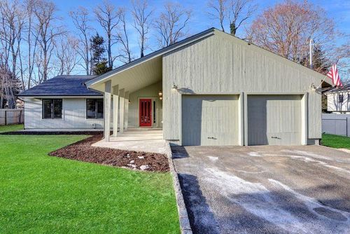 3 Stratford Rd, Miller Place, NY, 11764-1927 | Card Image