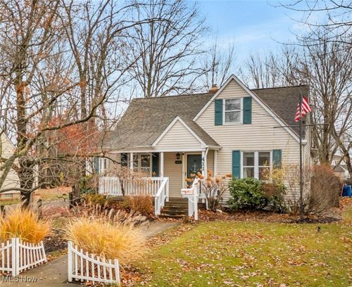 411 Glenwood Dr, Painesville, OH, 44077-2819 | Card Image