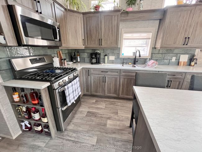 100 N Harbour Rd W, Home with 2 bedrooms, 1 bathrooms and 1 parking in Goderich ON | Image 16