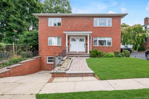 5 Linwood Rd N, Port Washington, NY, 11050-1411 | Card Image