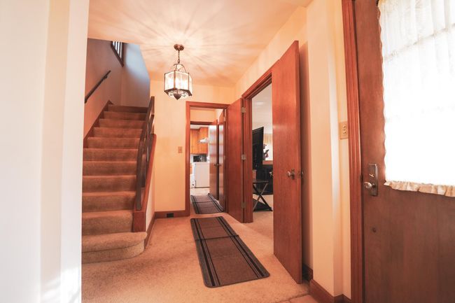 Front Entry | Image 18