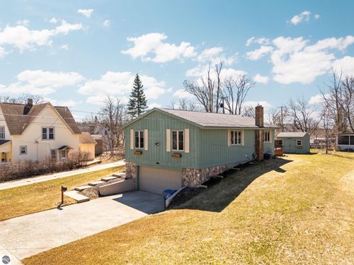 410 Oak St, Cadillac, MI, 49601-2221 | Card Image