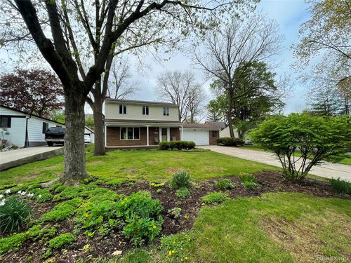 2145 Lakeshire Dr, West Bloomfield, MI, 48323-3839 | Card Image