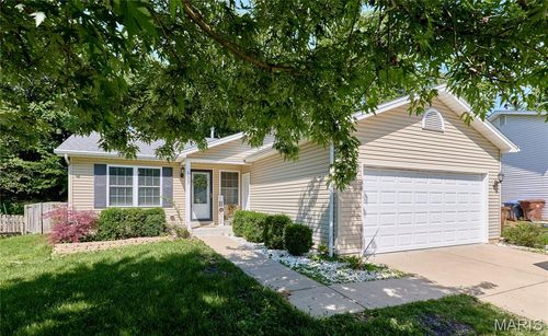 1605 Fairwood Forest Dr, Saint Peters, MO, 63376-4920 | Card Image